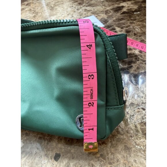 Lululemon Women’s Everywhere Belt Crossbody Bag 1L Green NWOT - Picture 10 of 12